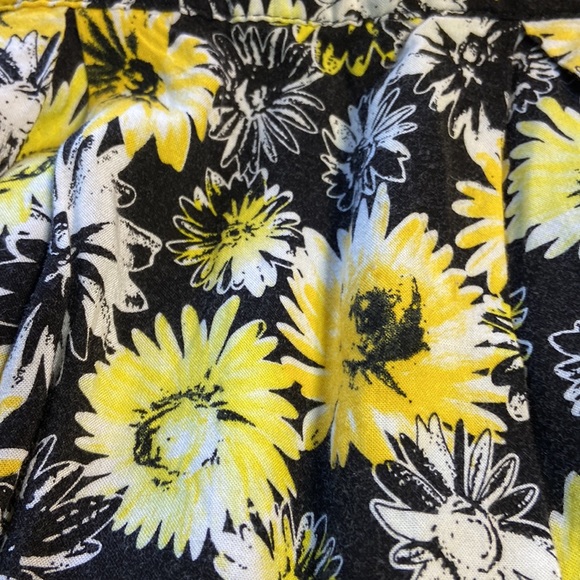 Dots Sunflower Mini Skirt - Picture 5 of 5